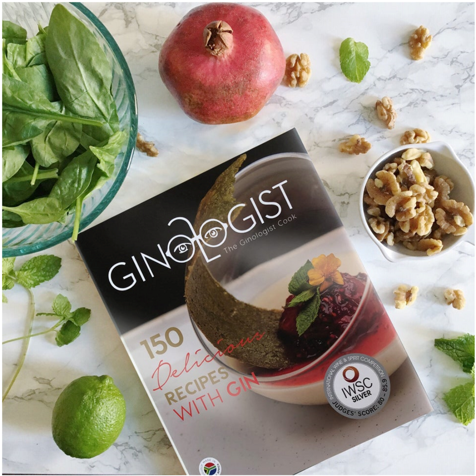 Gift Pack Ginologist Christmas Pudding Snowglobe 0% Gin 700ml & Ginologist Cookbook - Designs Vary